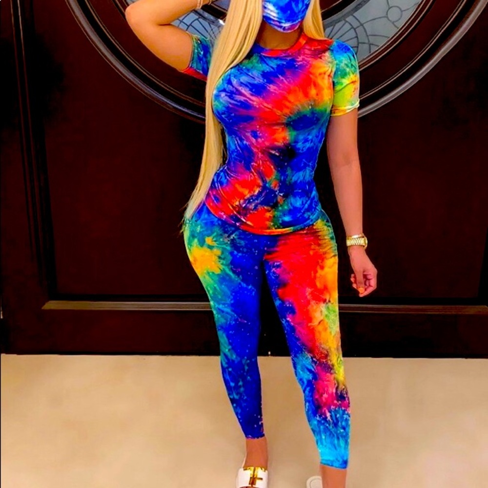Get you this tie-dye two peace come with mask 😍
